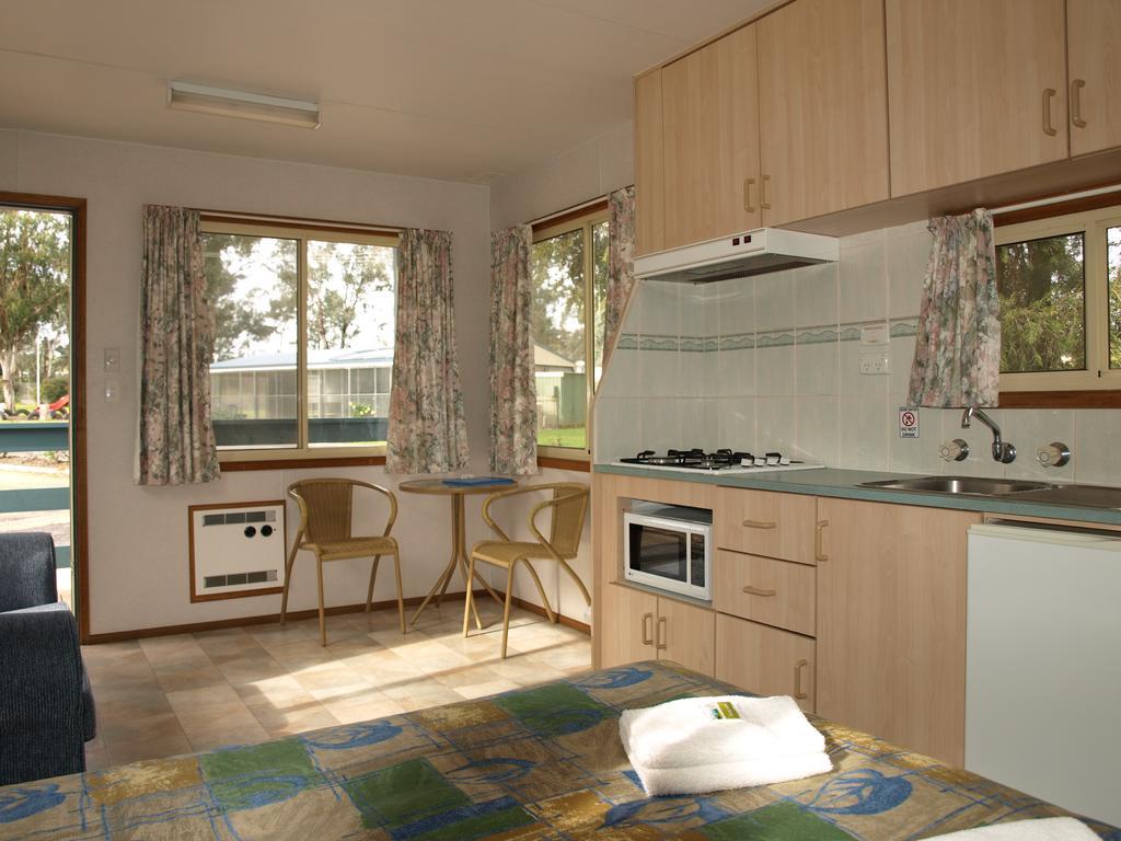 Cowra Holiday Park Pokoj fotografie